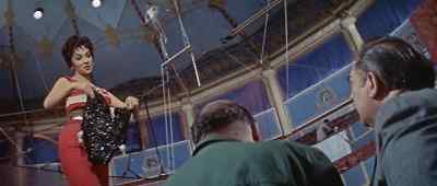 People like spangles you know monsieur - Trapeze