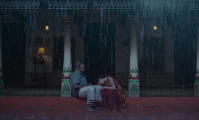 People say sit together - Meenakshi Sundareshwar