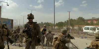 [people shouting] - Escape from Kabul