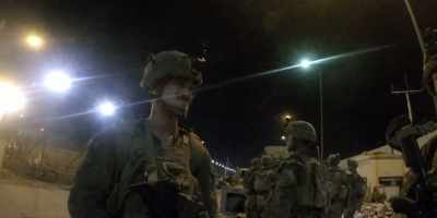 [people shouting] - Escape from Kabul