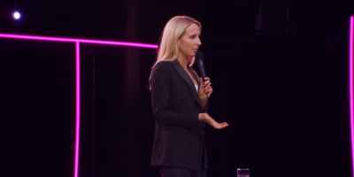 People would stop my mom as a child - Nikki Glaser: Bangin'