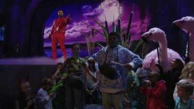 -Percussions.
-[percussion plays] - The Little Mermaid Live!