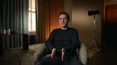 Perfect track suit,
perfect trainers, - Fever Pitch: The Rise of the Premier League