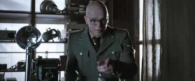 Perfect, wait a moment.
Get dressed! - The Photographer of Mauthausen