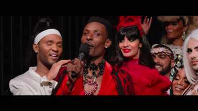 Performing "Savage" - Legendary