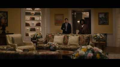 - Pero cree que pasó en este salón.
- Estoy convencida. - The Residence