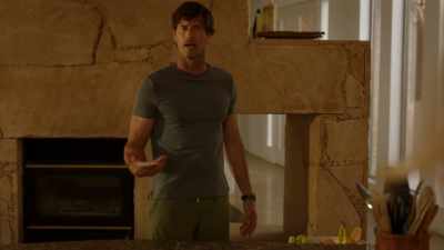 Pero primero tuvo que enviar a su personal - Couples Retreat Murder