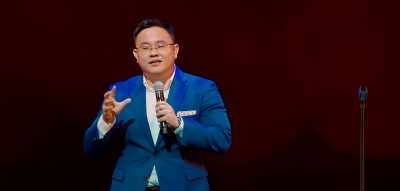Pertama, media mulai menganggapku
lebih serius. - Dr Jason Leong: Ride with Caution