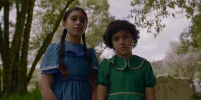 Pessoas ricas, belas,
com poder, a humilhar fracas, - Cousins