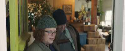 - Pete and Ellie.
- Yeah, we know. Come on in. - Instant Family