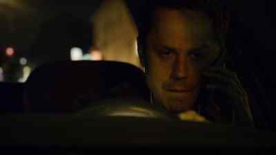- Pete?
- There's a cop outside. - Sneaky Pete