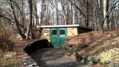 - [Peter lasillo] This garage
is where I think you'll see - Twisted Tale: The Unmaking of Spookies
