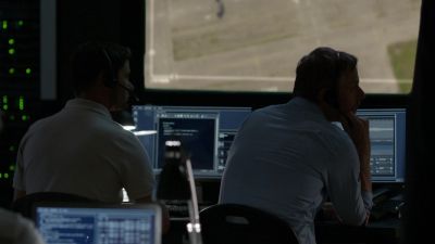 Peter?
Prisoners are on approach. - Homeland