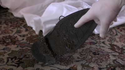 PETER:
She used his shoe to make
an impression in the dirt. - White Collar