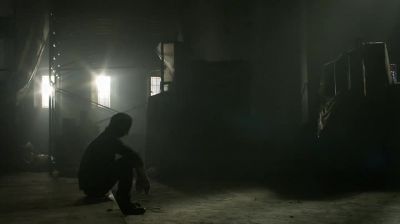 (Peter whistling)
(door opening) - Hemlock Grove