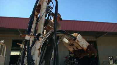 Pete's digger is over ten years old - Outback Opal Hunters
