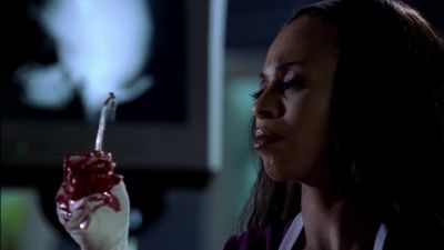 Φύλλα μέντας
στο στομάχι της. - CSI: Miami