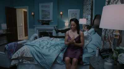 [PHONE BEEPS OFF] - Tyler Perry's The Oval