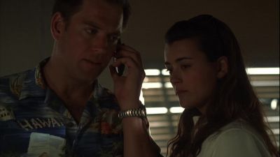 (phone beeps on) - NCIS