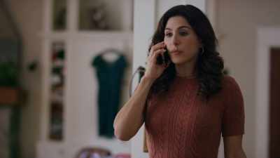 [phone beeps] - Love, Fashion, Repeat