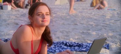 [PHONE BEEPS] - The Kissing Booth 2