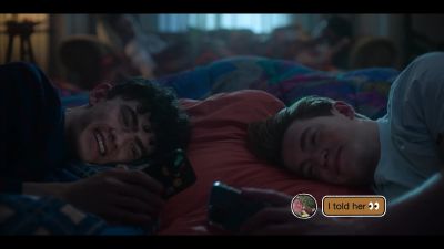 [phone buzzes] - Heartstopper