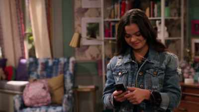 [phone buzzes] - No Good Nick