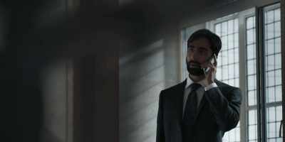 [phone buzzes] - Bodyguard
