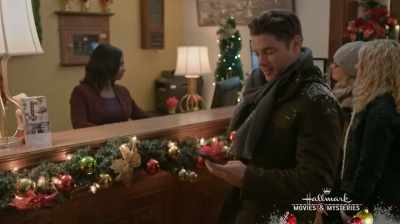[phone buzzes] - Time for Me to Come Home for Christmas