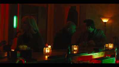 -(phone buzzing)
-(music playing) - Jett