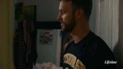 [phone buzzing] - Chris Watts: Confessions of a Killer