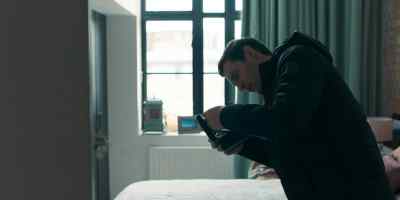 [phone buzzing] - The Capture