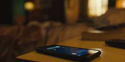 (phone buzzing) - Jett