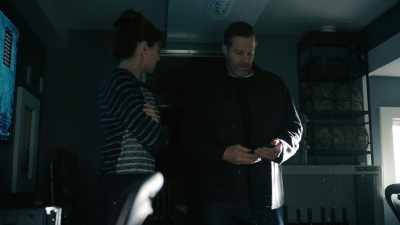 [phone buzzing] - The Company You Keep