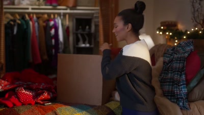PHONE BUZZING - Yuletide the Knot