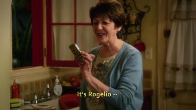 (phone buzzing,
xiomara sighs)
ah. - Jane the Virgin