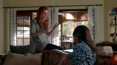 [phone chimes] - Famous in Love
