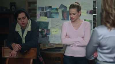 (PHONE CHIMING) - Riverdale