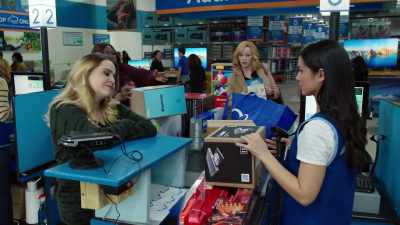 [phone dings] - Good Girls
