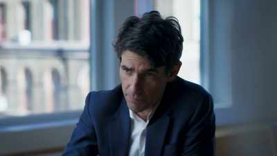 (phone ringing continues)
(sinister music continues) - Zuckerberg: King of the Metaverse