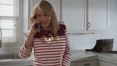 [phone ringing]
Norwood residence. - A Christmas Open House