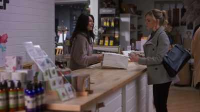[phone ringing] - Love is a Piece of Cake