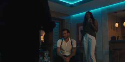 (phone ringing) - Jett
