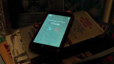 

[phone ringing] - Marvel's Runaways