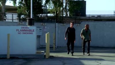 (phone ringing) - Prison Break
