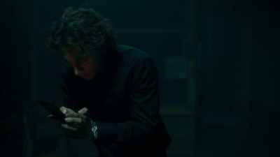 (phone ringing) - Robyn Hood