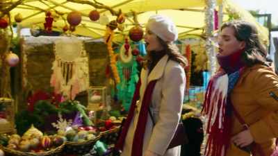 (phone ringing) - Christmas in Notting Hill