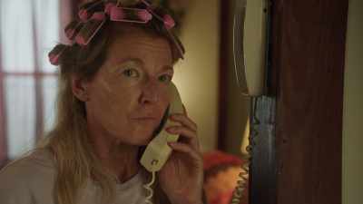 (phone ringing tone) - 12 Desperate Hours
