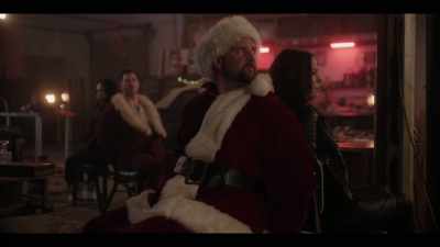 [phone ringing]
Yeah, boss? - Catch Me If You Claus