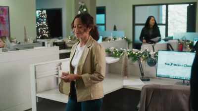 (phone rings) - A Big Fat Family Christmas